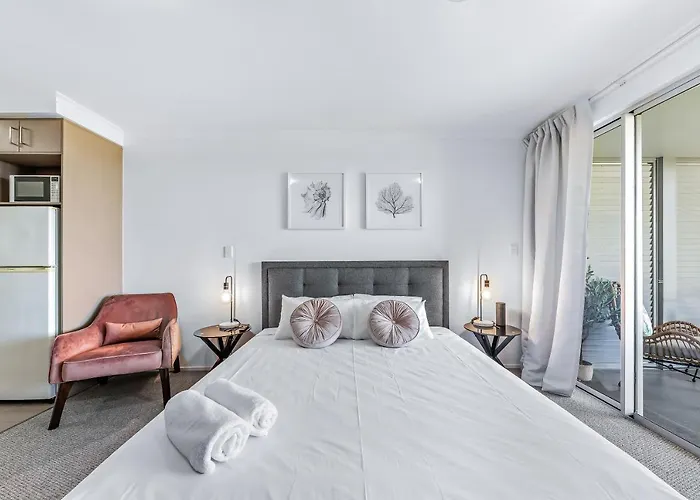Allure 11- Airlie Central Apartments
